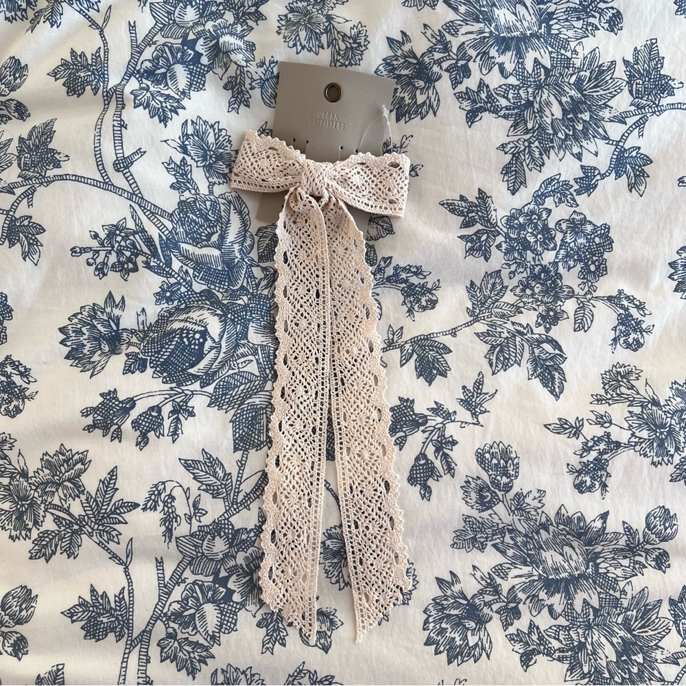 UO crochet hair bow